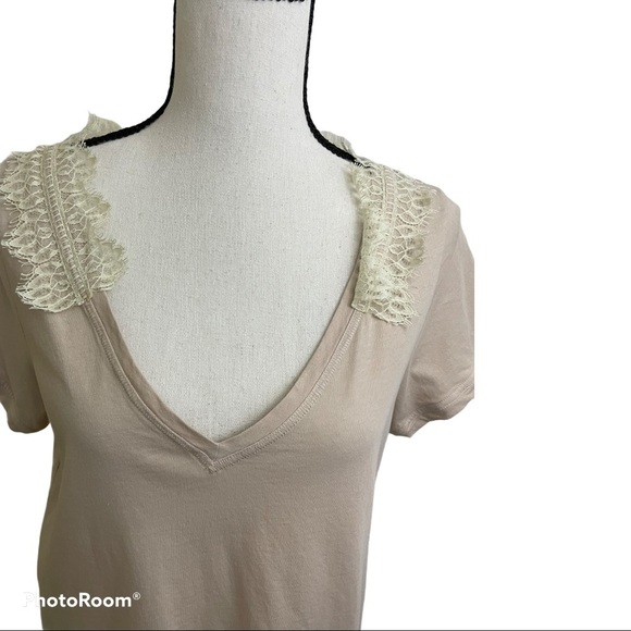 OOnagh V-neck with lace on collar top size small blouse beige - Picture 4 of 6